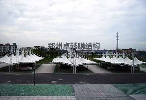 大型停車(chē)場(chǎng)建設(shè)膜結(jié)構(gòu)車(chē)棚性價(jià)比更高