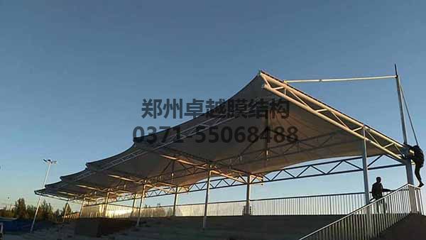 張家口張北高中操場膜結(jié)構(gòu)看臺(tái)完工照