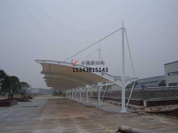 新晃膜結(jié)構(gòu)停車棚【充電站雨棚】設計安裝