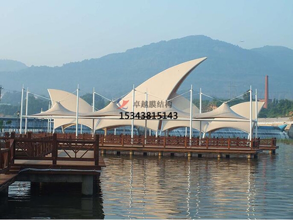 膜材料自己沒有抗壓和抗彎剛度！