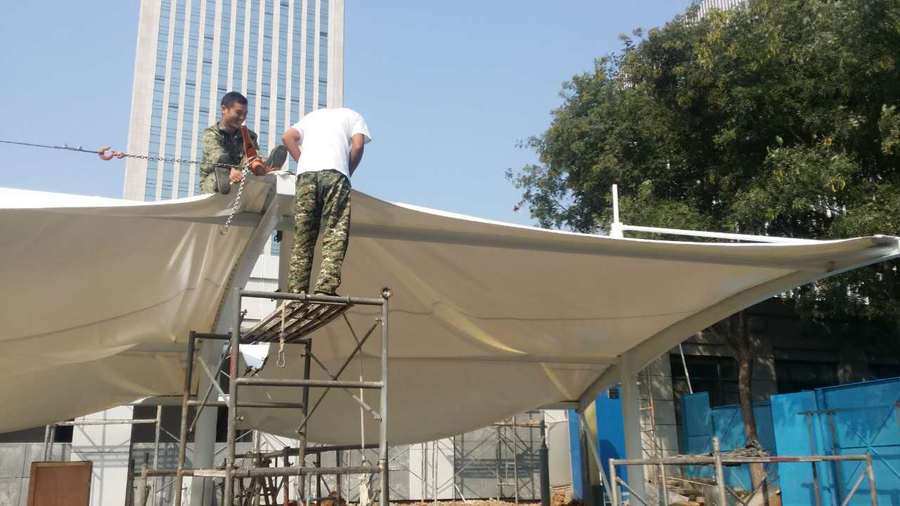 膜結(jié)構(gòu)停車棚的光照性有什么優(yōu)點(diǎn)？