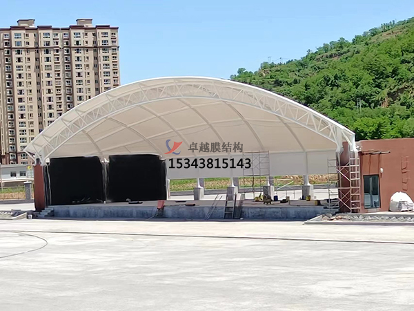 舞臺建筑采用膜結構的原因？