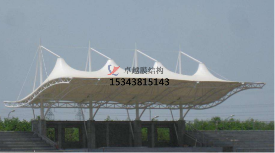 體育場看臺如何使用膜結(jié)構(gòu)設(shè)計？